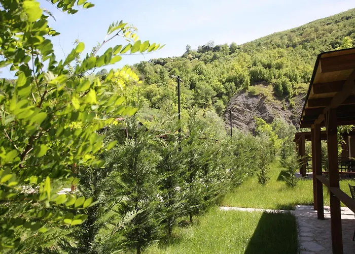Lugina E Shengjergjit ,Bujtinat