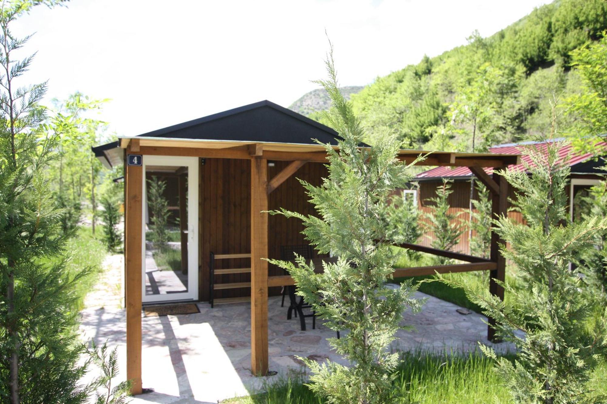 山林小屋 Lugina E Shengjergjit ,bujtinat Tirana