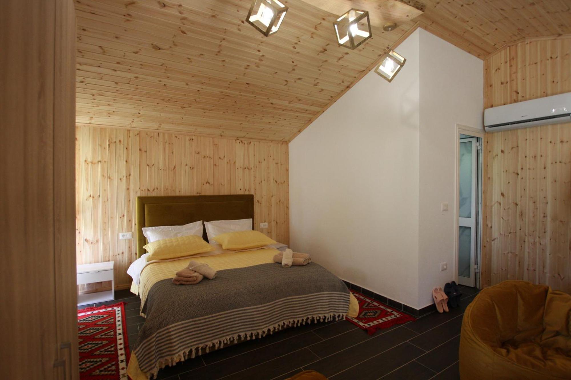山林小屋 Lugina E Shengjergjit ,bujtinat Tirana