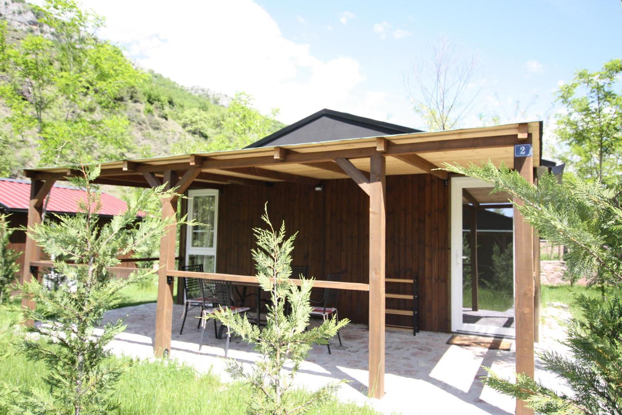 Lugina E Shengjergjit ,bujtinat 山林小屋