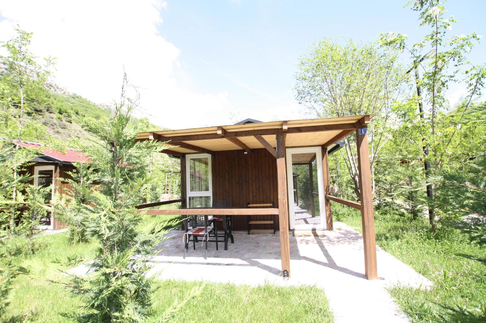 Lugina E Shengjergjit ,bujtinat 山林小屋 *