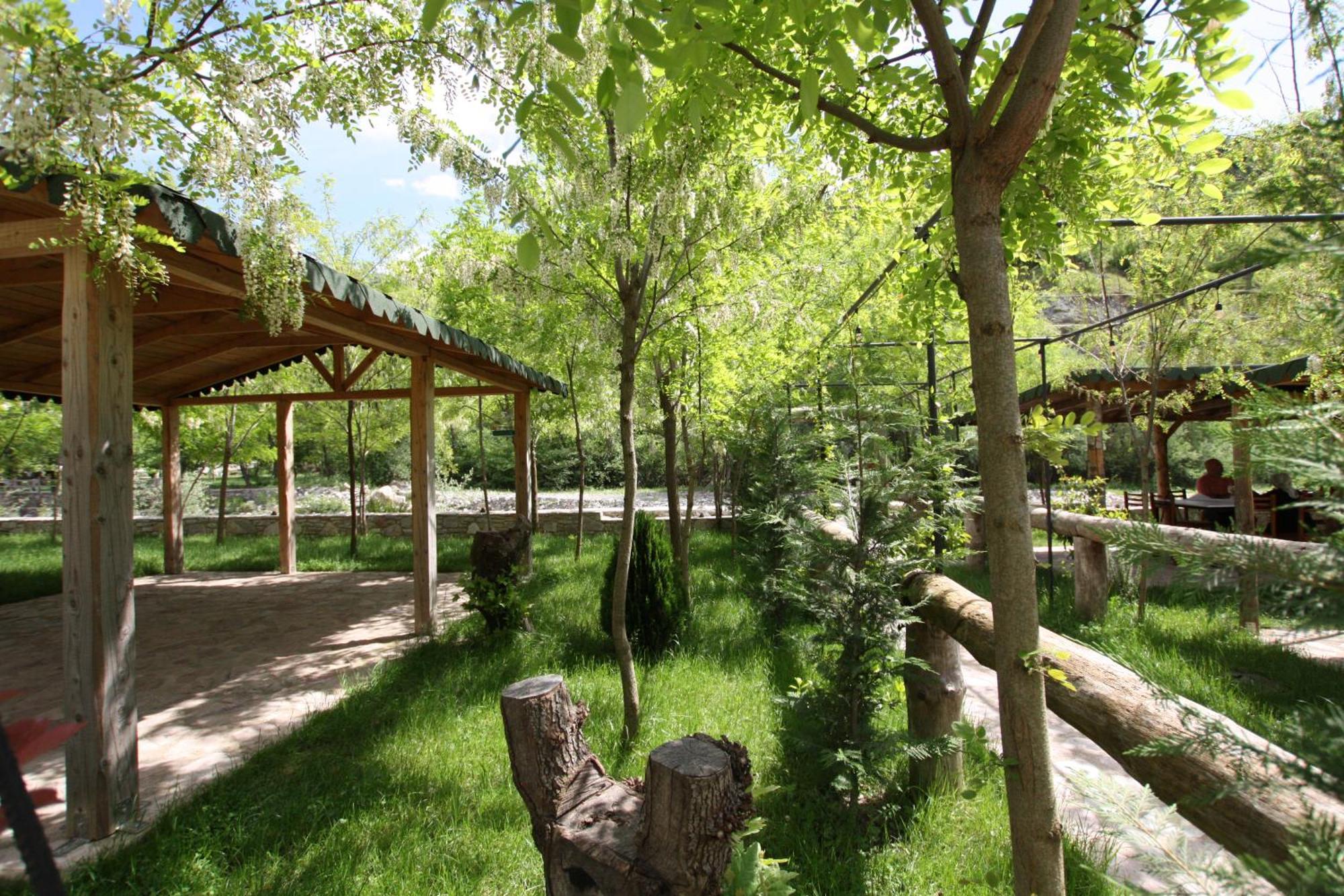 Lugina E Shengjergjit ,bujtinat Tiranë